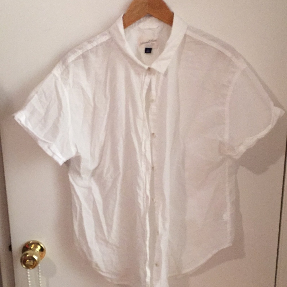 Universal Threads! Super White Tissue Cotton Blouse!